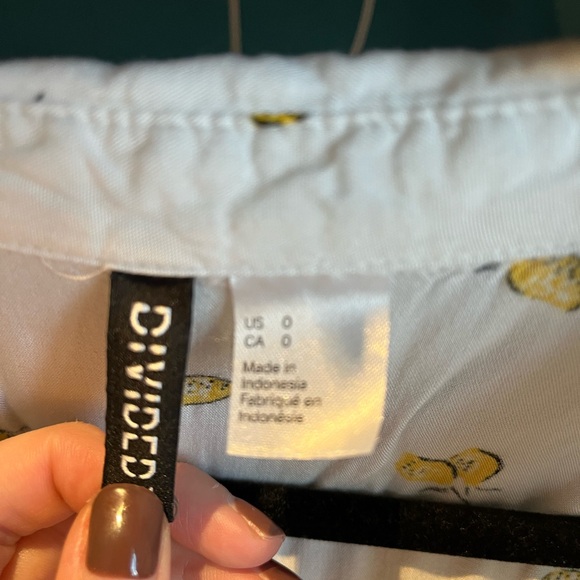H&M Lemon Button Down Top 🍋 - Picture 3 of 3